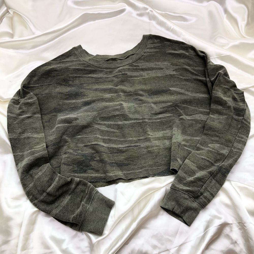 Cropped Camo crewneck